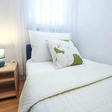 David Two Bdr With Parking Apartamento *