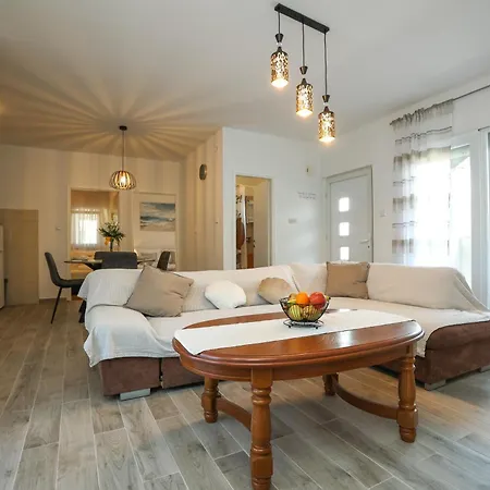 David Two Bdr With Parking Apartamento