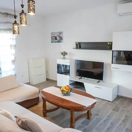 David Two Bdr With Parking