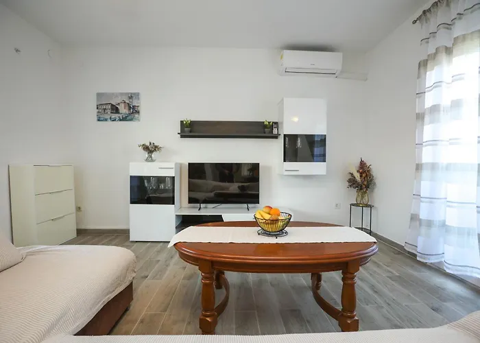 David Two Bdr With Parking *