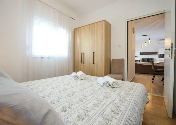 David Two Bdr With Parking Appartement Zadar