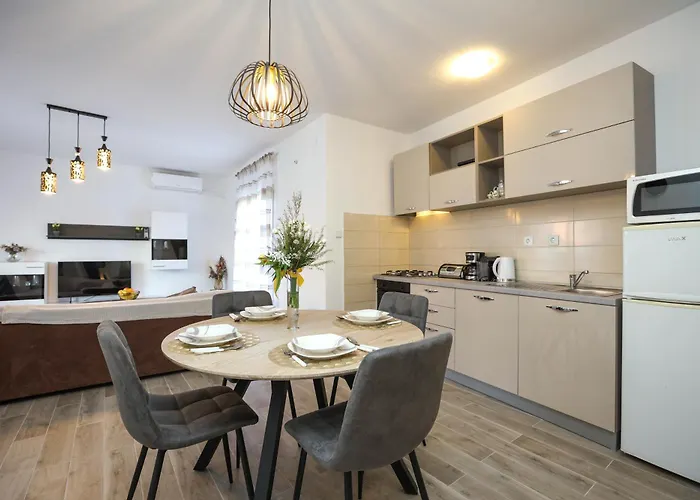 David Two Bdr With Parking