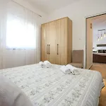 David Two Bdr With Parking Apartamento Zadar