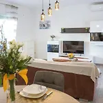David Two Bdr With Parking Apartamento