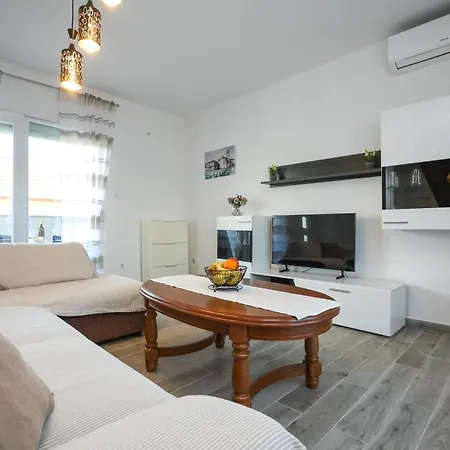David Two Bdr With Parking Appartement