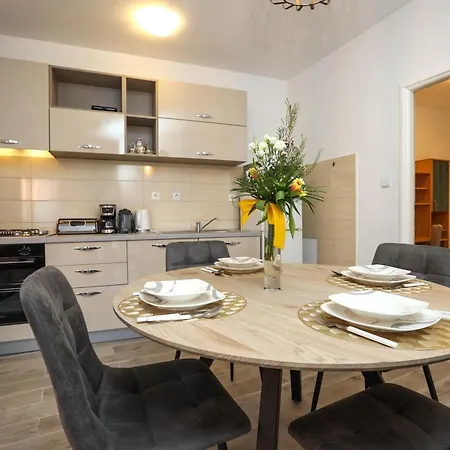 David Two Bdr With Parking Apartamento Zadar