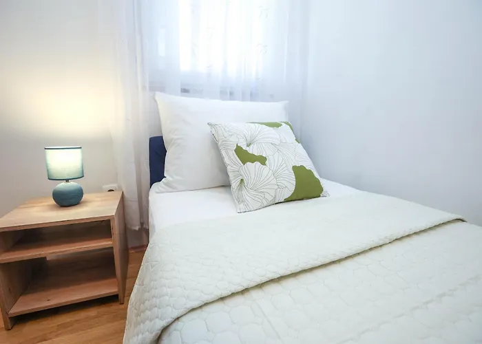 David Two Bdr With Parking Apartament *