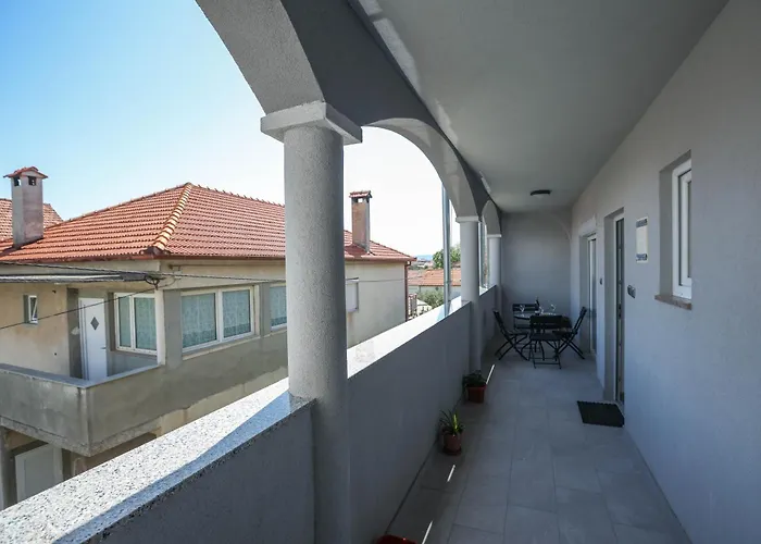 David Two Bdr With Parking *