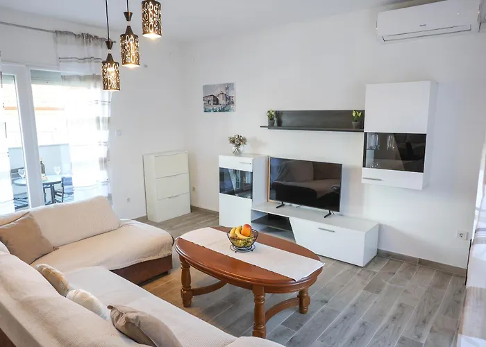 David Two Bdr With Parking